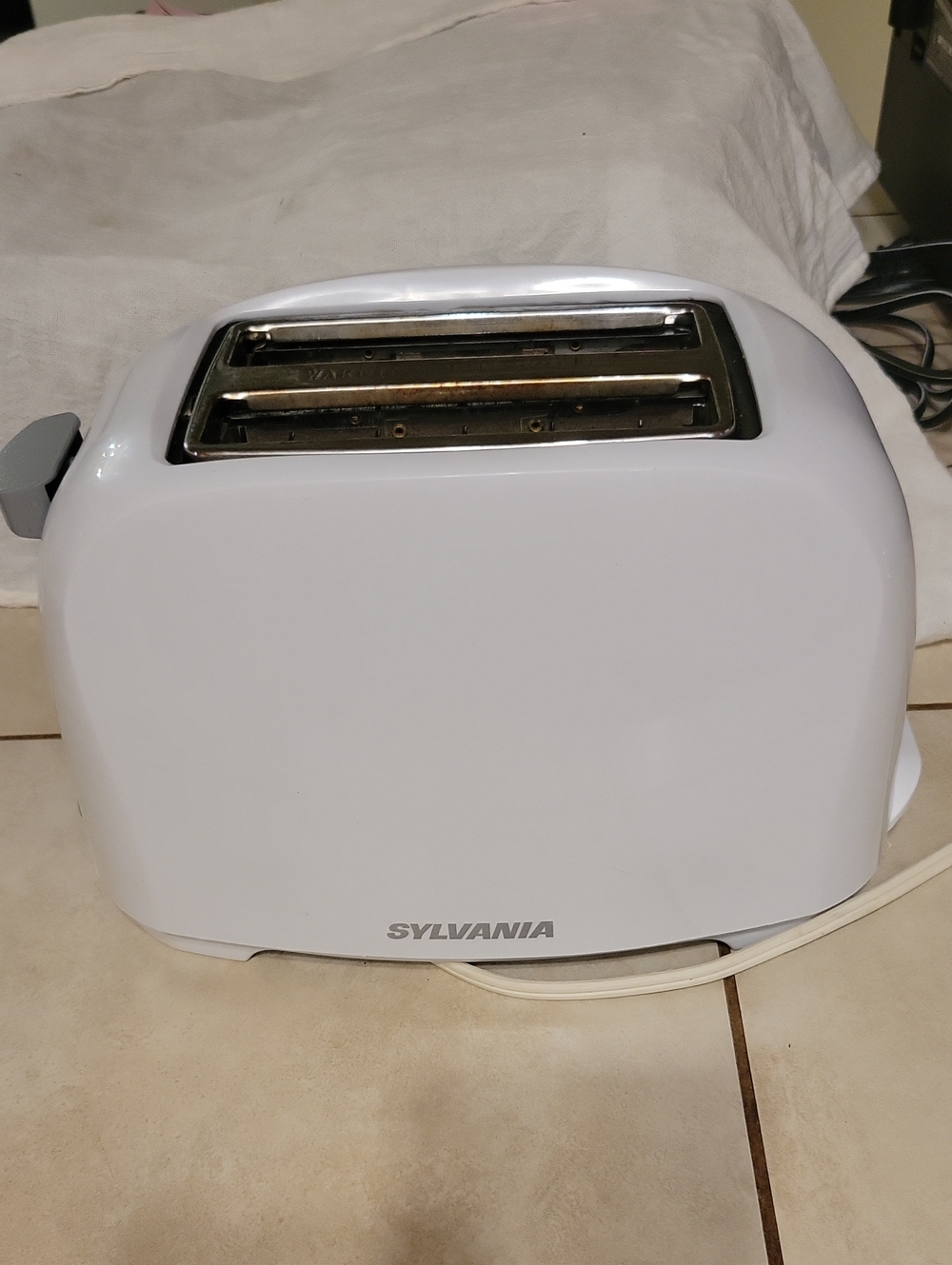 Sylvania White 2 Large Slot Bread Bagel Toaster